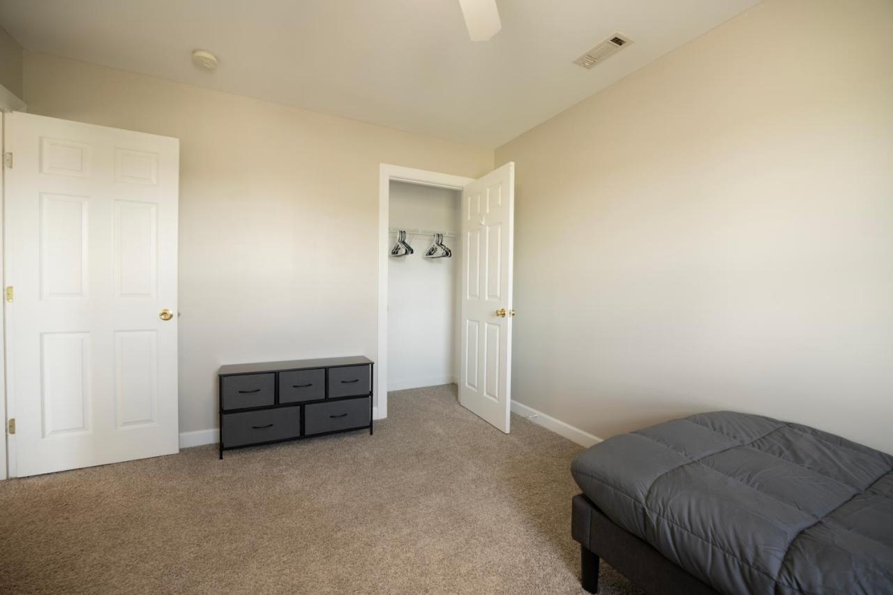 Beautiful Near Marine Corps Base Holiday home *