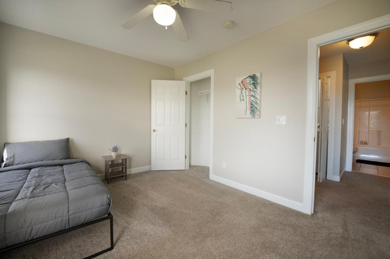 Beautiful Near Marine Corps Base Holiday home *